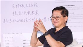 外稿勿用！！台積電小紙箱晶片帶來競爭力，童子賢喊話政府讓「姓川的」男人忌妒。（圖／鏡報新聞網）