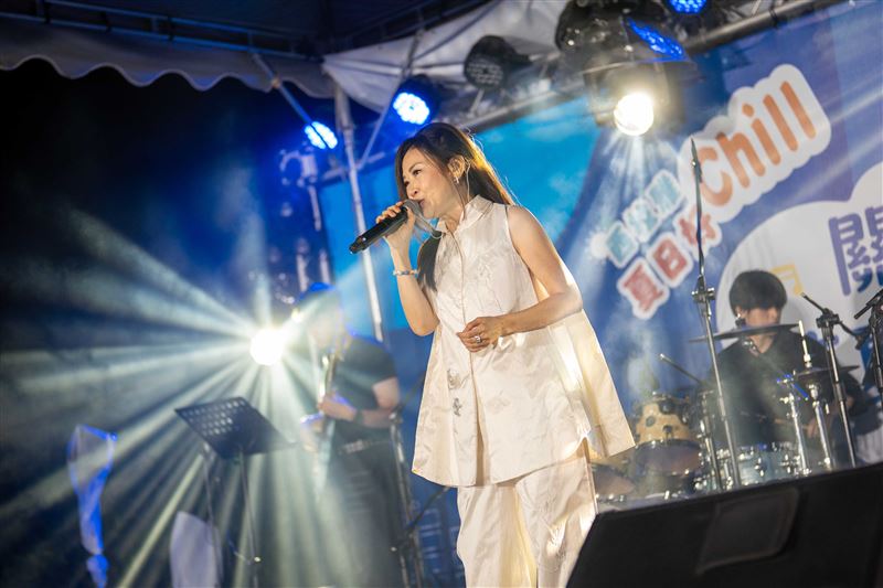 馬毓芬演唱馬兆駿經典歌曲致敬。（圖／交通部觀光署西拉雅國家風景區管理處提供）