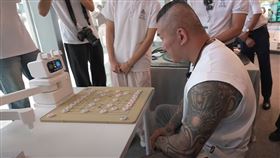 館長對戰象棋機器人當機中（圖／翻攝自YT @館長惡名昭彰）