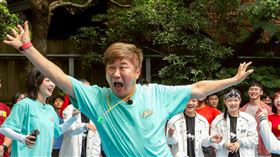 胡瓜玩遊戲闖關（圖／民視提供）