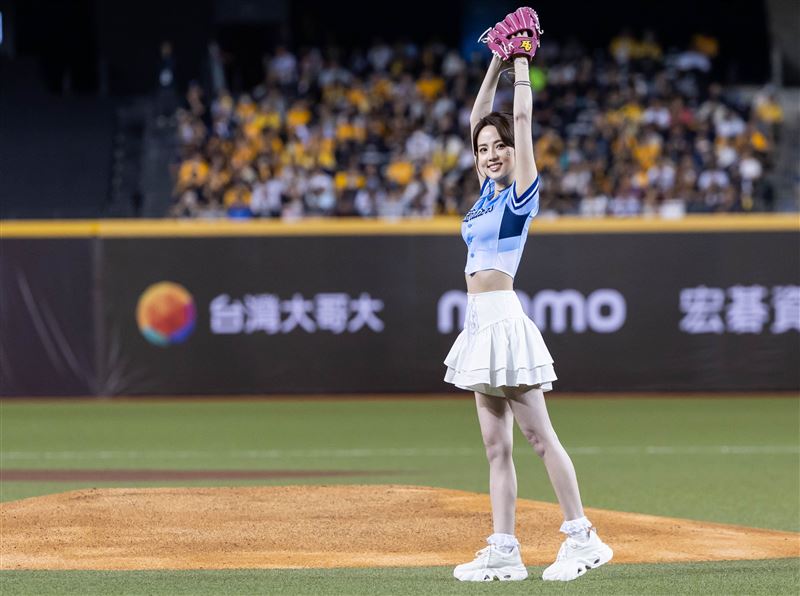阿諾首次擔任開球嘉賓直呼緊張（圖／光意娛樂提供）