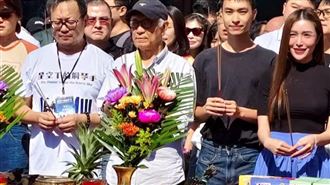 黑澀會女星赴美創業返台　新片同框江老師