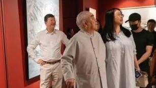 書畫巨匠傳遭嫩妻背叛　繼子一舉動超可疑