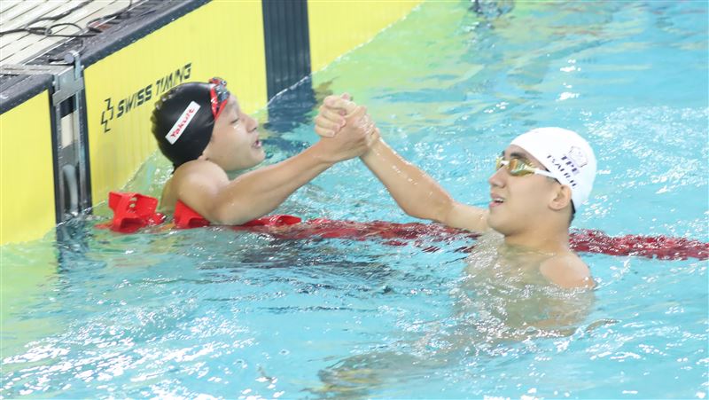 台將傅堃銘(右)、蔡睿閎在男子200混金包銀。（圖／游泳協會提供）