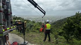 宜蘭,三星鄉,婦人,深谷,院長,北宜公路,沙發,火警,賓士車,墜谷圖片描述。（圖／翻攝畫面）