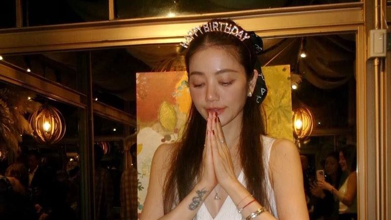 許路兒迎50歲大哭！妹許維恩讚比20歲還美