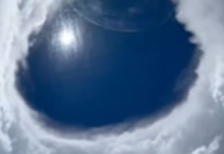 NOAA派出「颶風獵人」空軍進入颶風中蒐集資料,並成功捕捉到肉眼無法看見的颱風眼內部影像(圖/翻攝自臉書@AF Reserve Hurricane Hunters)
