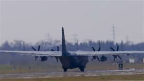 NOAA派出「颶風獵人」空軍進入颶風中蒐集資料，並成功捕捉到肉眼無法看見的颱風眼內部影像（圖／翻攝自臉書＠AF Reserve Hurricane Hunters）