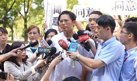 黃國昌出席核三延役公投車掃前受訪。（圖／翻攝畫面）