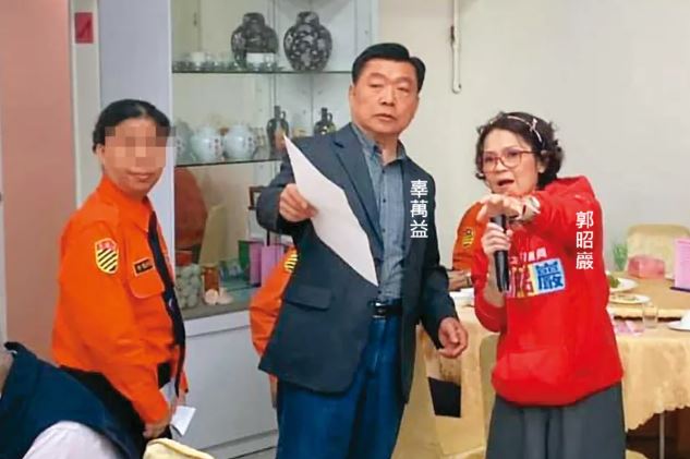 北市議員郭昭巖與義交大隊長辜萬益交情非常好，辜還要求隊員無償幫郭助選、搬家、打掃、驗車。（翻攝郭昭巖臉書）