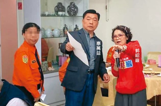 北市議員郭昭巖與義交大隊長辜萬益交情非常好，辜還要求隊員無償幫郭助選、搬家、打掃、驗車。（翻攝郭昭巖臉書）