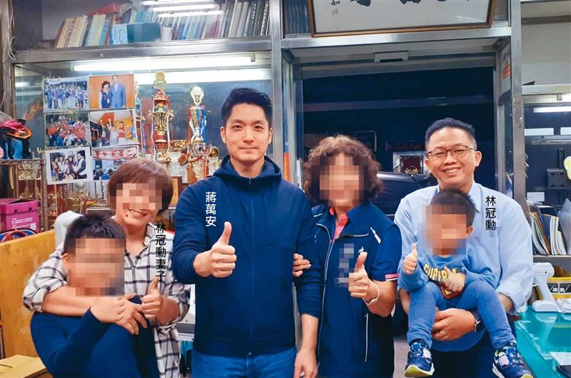 台北市長蔣萬安的機要林冠勳，安插妻子許女當北市義交大隊幹事，月薪逾5萬元。（翻攝林冠勳臉書）