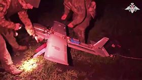 ▲俄羅斯國防部新聞處曾發布一則影片，將一架FPV無人機飛向烏克蘭未公開位置的陣地。（圖／美聯社／達志影像）