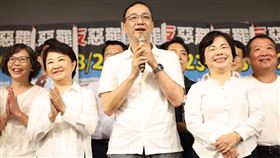 盧秀燕與朱立倫17日出席台中第三選區立委楊瓊瓔的反罷免造勢活動。（圖／翻攝自朱立倫臉書）