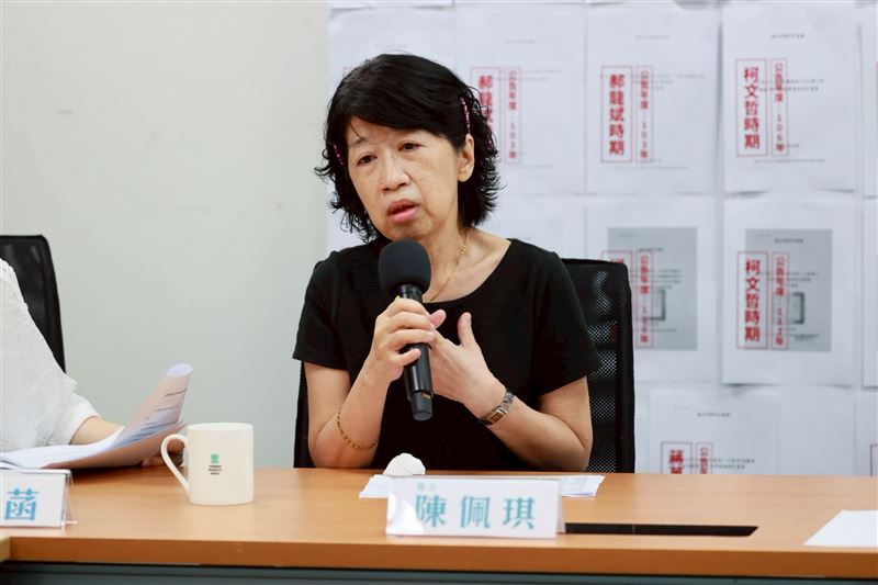 陳佩琪淚崩稱要拿著柯文哲照片到天安門廣場控訴賴清德。（圖／民眾黨提供）