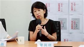 陳佩琪淚崩稱要拿著柯文哲照片到天安門廣場控訴賴清德。（圖／民眾黨提供） 