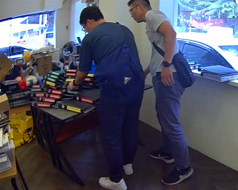 不法租賃業者疑與地下錢莊勾結，將租賃車的通行費、罰單，偽造租賃契約移轉給不知情的被害人。(圖／國道公路警察局提供)