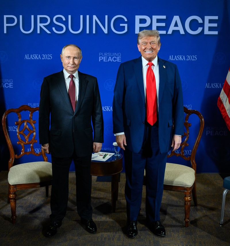 外媒報導，川普（右）對於與普丁（左）的私交無法為結束戰爭取得進展，感到相當不滿。（圖／翻攝自X平台 @WhiteHouse）