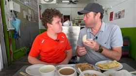 
英國叔叔與兒子威廉一同造訪日本環球影城，並藉此反思，台灣為何無法吸引更多外國旅客