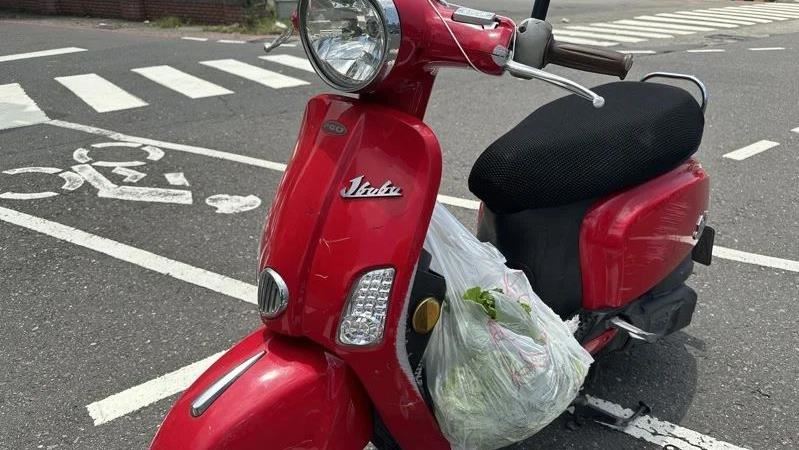 她買完菜騎車回家和砂石車擦撞…頭部重創