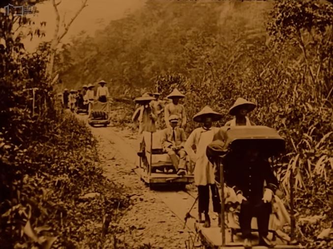 105年前採茶林志玲、搬甘蔗許光漢照片曝光，《福爾摩沙》紀錄片逼哭全網。（圖／國家影視聽中心提供）