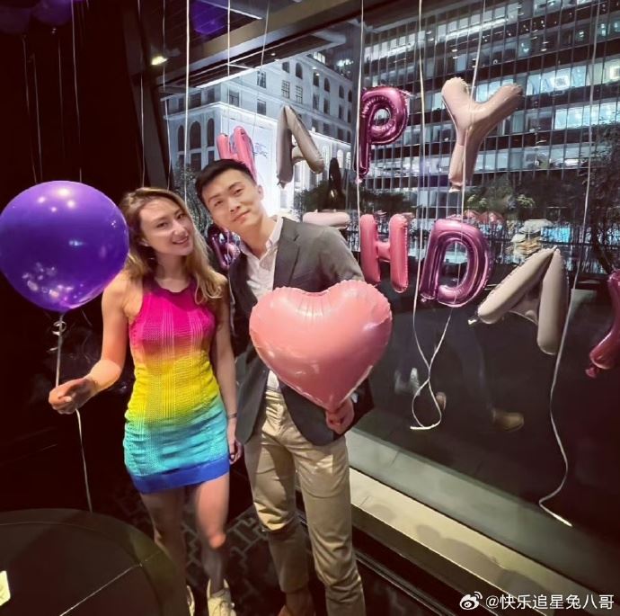 何超雲本來看起來很幸福。（圖／翻攝自微博）