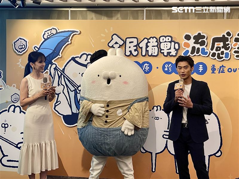 楊勇緯(右)分享自己感冒經驗。(圖/記者蔣季容攝影)