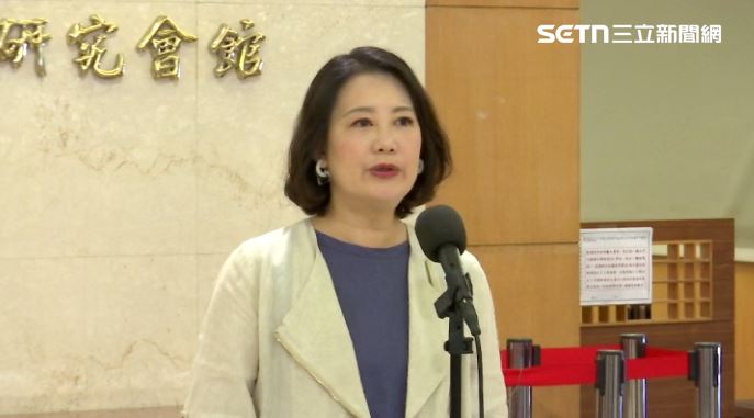 民進黨立法院黨團幹事長吳思瑤接受媒體聯訪，回應內閣改組議題。（圖／翻攝畫面）