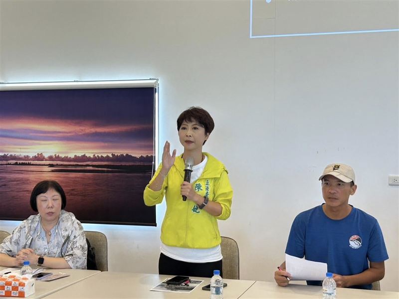 陳亭妃強調，養蚵是台南的重要產業，同時也蘊育台南的養殖及海洋文化，輔導養蚵產業邁入正軌是政府責無旁貸的責任。（圖／翻攝自陳亭妃臉書）