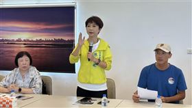 陳亭妃強調，養蚵是台南的重要產業，同時也蘊育台南的養殖及海洋文化，輔導養蚵產業邁入正軌是政府責無旁貸的責任。（圖／翻攝自陳亭妃臉書）