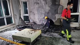 宜蘭員山醫院呂姓院長的王姓妻子（63歲）13日開車墜谷大難不死，16日卻在自家農舍的沙發上活活燒死，呂姓醫師企圖救人也遭嗆傷送醫，因王女沒有逃生跡象，讓全案疑點重重，檢警預計20日進行遺體解剖，釐清死者體內有無藥物反應。