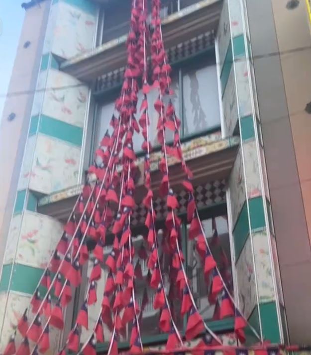 有陸客要求店家撤下台灣國旗，結果反被轟出去。（圖／翻攝自抖音）