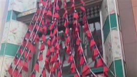 橫濱中華街有店家掛滿台灣國旗。（圖／翻攝自抖音）