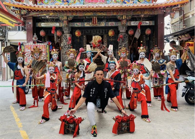 面師是陣頭文化中不可或缺的靈魂人物（圖／翻攝自嘉邑震安宮-振祐堂家將行錧粉絲專頁）