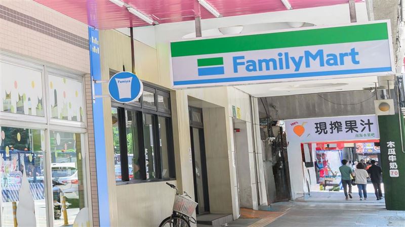 購物要帶全家？超商公告網笑：小7比較好