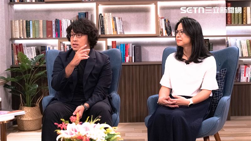 三立新聞《話時代人物》節目主持人鄭弘儀專訪沈伯洋、曾心慧。（圖／話時代人物）