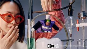 Kipling x 飛天小女警聯名系列－魔人啾啾造型猴子吊飾。（圖／品牌業者提供）