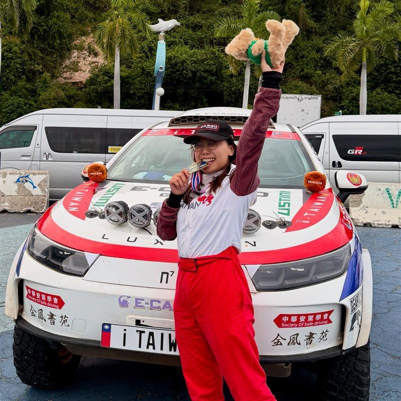 孫女順利完賽取得冠軍。（圖／翻攝自普通女子孫女臉書）