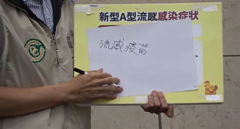 羅一鈞字跡與黃女PO出的明顯不一樣。（圖／疾管署提供）