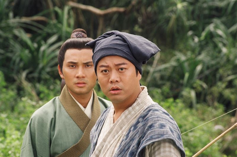 歐陽震華（右）以幽默機智的形象演活宋慈一角，深得觀眾喜愛。（圖／年代提供）