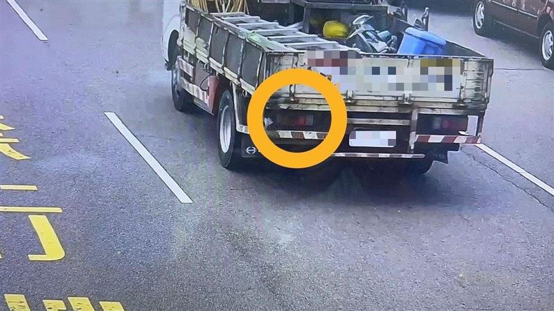 台中驚見「鐵釘怪客」？3車慘破胎警揪兇