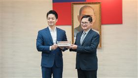 蔣萬安今（18）天晚間透過社群平台建議，總統賴清德應該找和碩聯合科技董事長童子賢組閣。（圖／翻攝自蔣萬安臉書）