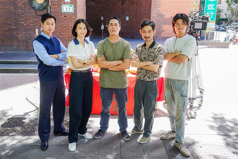 《都市開基祖》演員邱凱偉（左起）、鍾瑶、莊凱勛、陳竹昇、張耀仁出席開鏡。（圖／客家電視台提供）
