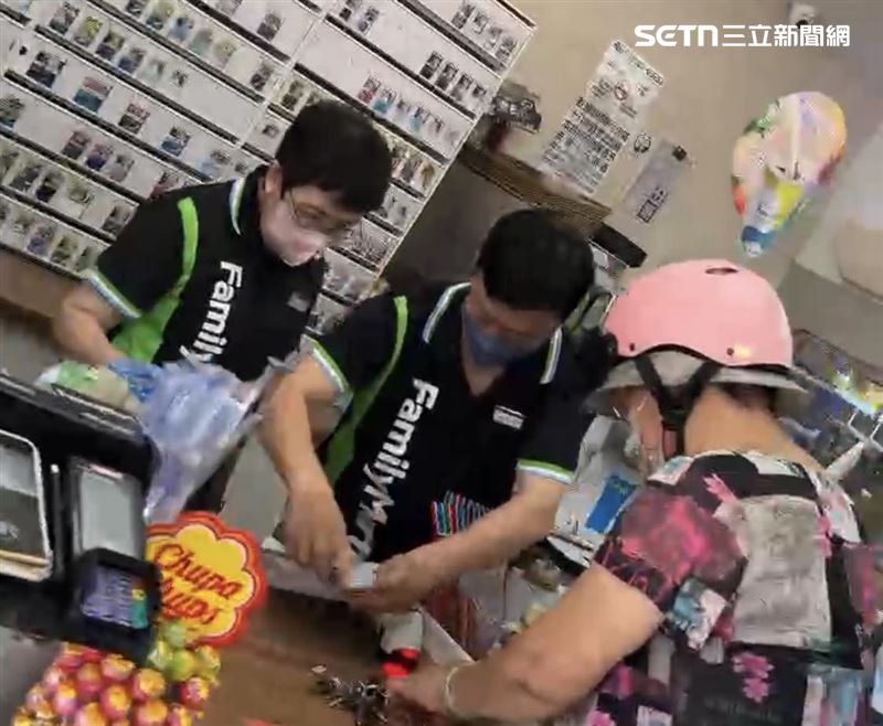 前行政院南部聯合服務中心副執行長陳慧玲被目擊超商打工　圖／翻攝自「老高漫談臉書專頁」
