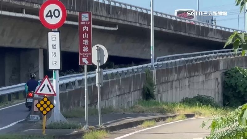 台74號快速道路，汽機車分流複雜，讓許多汽車駕駛誤闖機慢車道