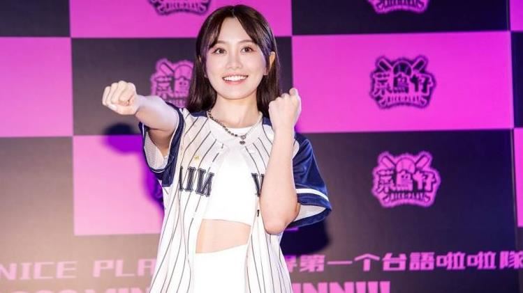 李珠珢騎隊旗惹議　啦啦隊前輩曝球場禁忌