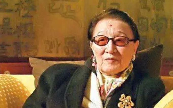 清朝最後格格臨終揭開川島芳子的悲慘真相：父親把姐姐送給日本人。（圖／翻攝自微博）