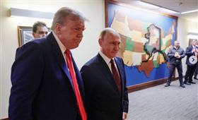 川普不要惹毛普丁！？從寡頭協議到鐵腕清算，新沙皇普丁真面目曝光。（圖／翻攝自IG @russian_kremlin）