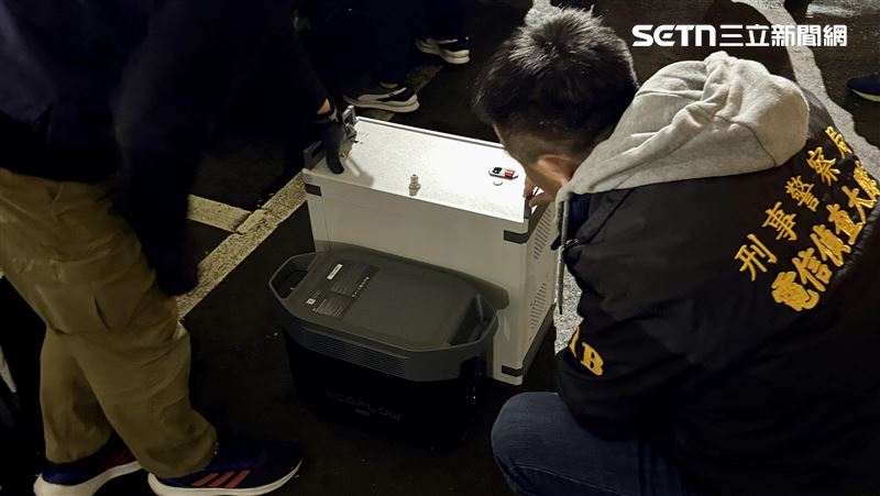 刑事局電偵大隊逮捕北市團的嫌犯。（圖／翻攝畫面）