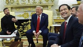 川普澤倫斯基相見歡。（圖／美聯社／達志影像）